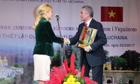 Kỷ niệm 25 năm ngày thiết lập quan hệ ngoại giao Việt Nam và Ukraine 